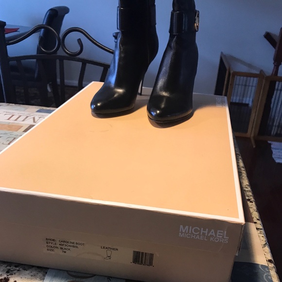 Classy Michael Kors Tall Leather Boots - Picture 5 of 9